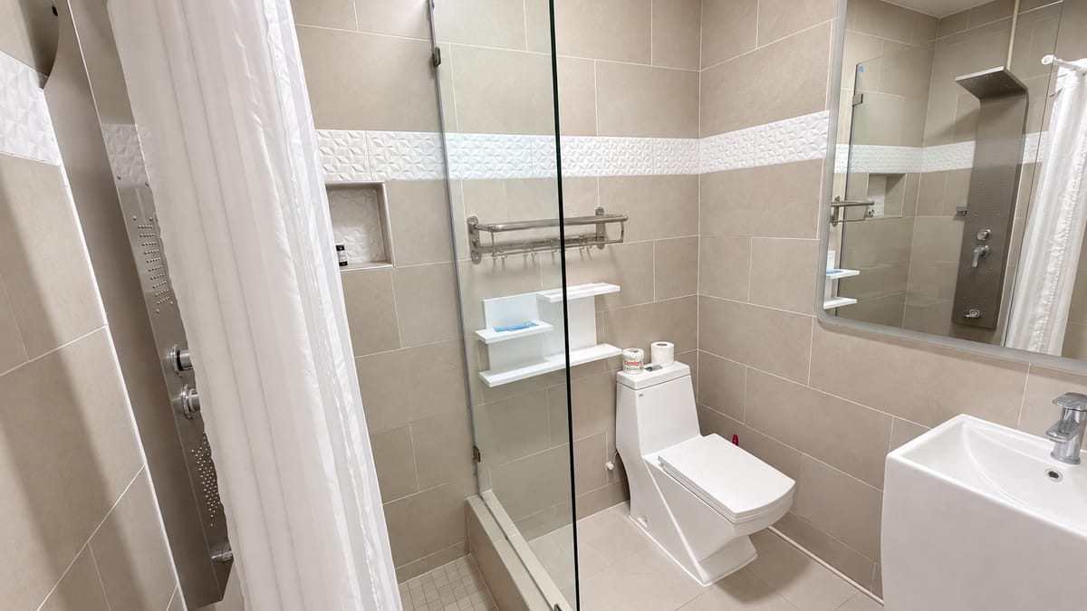3-bedroom villa Rodney Bay bathroom, Paris Villas