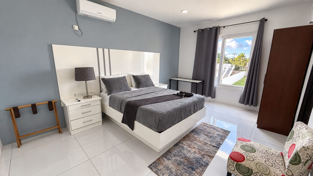 5-bedroom villa Rodney Bay guest bedroom, Paris Villas
