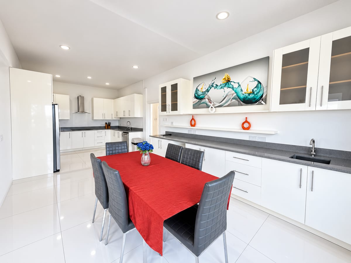 5-bedroom villa Rodney Bay kitchen dining, Paris Villas