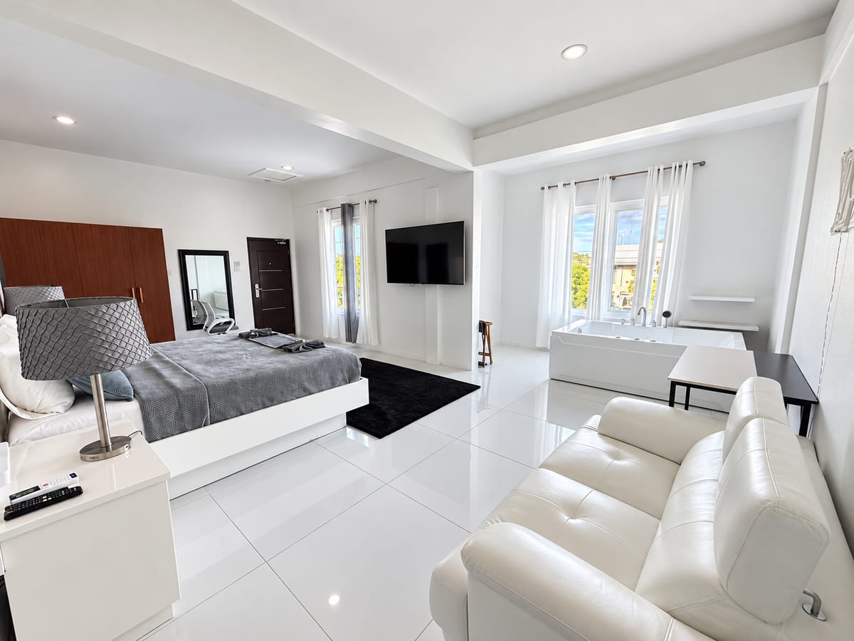 5-bedroom villa Rodney Bay master bedroom, Paris Villas