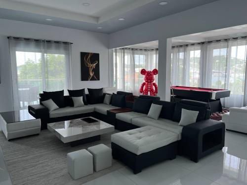 big_5_bd_living_room